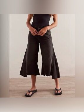 We the Free Ripple Wide Leg Crop Jeans - Fade to Black - Size 30